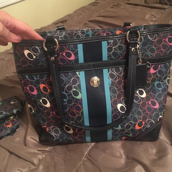 Coach Handbags - Authentic Coach purse with matching accessories
